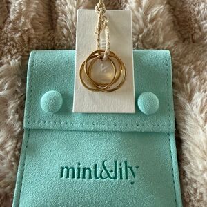 Mint & Lily Dainty interlocking ring gold color size 7